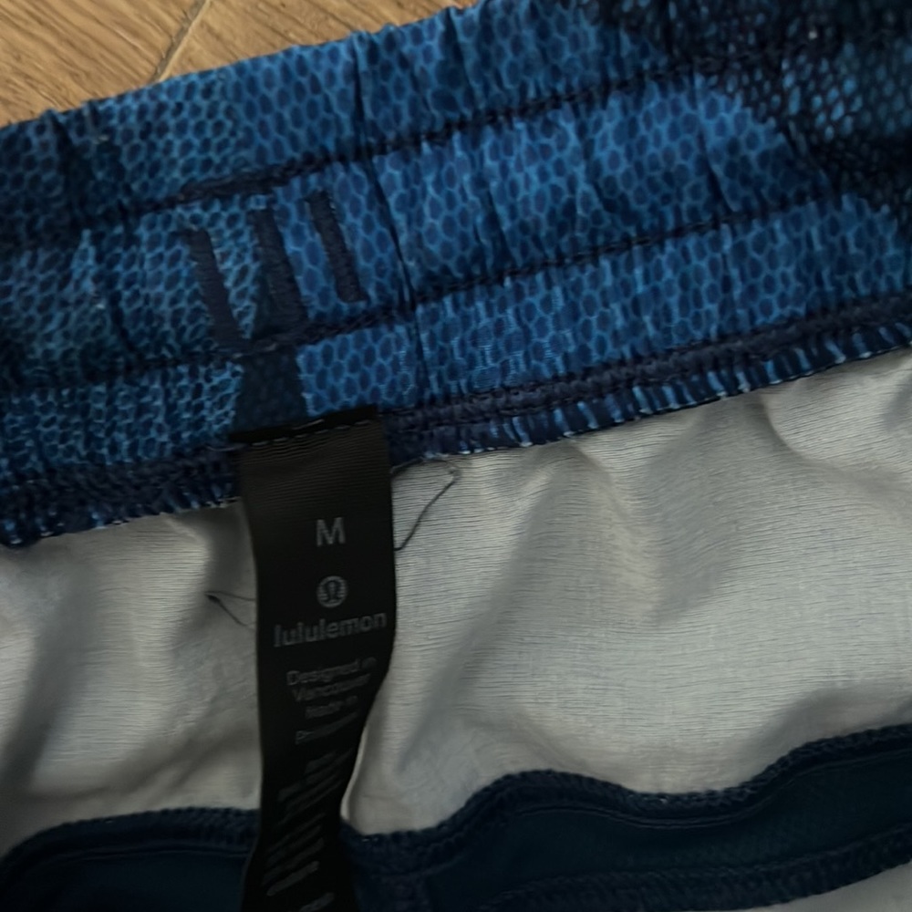 Mens Lululemon Shorts - Picture 4 of 4